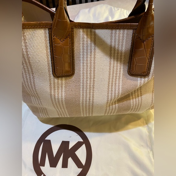 Michael Kors Striped canvas Tote - Picture 3 of 11